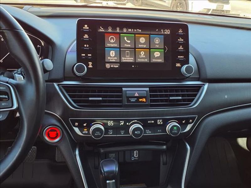 Used 2018 Honda Accord Touring image 15