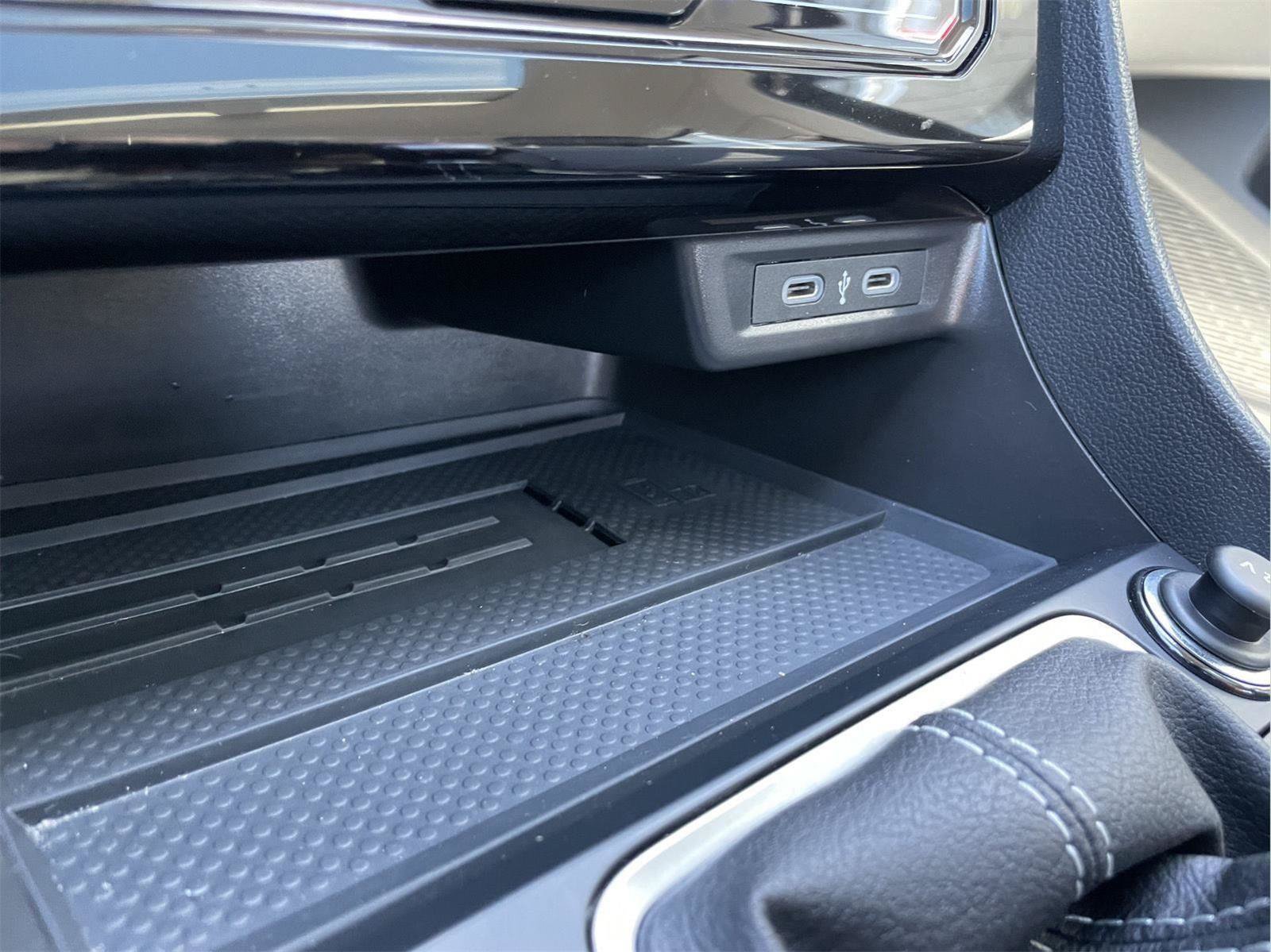 Used 2025 Volkswagen Jetta SEL FWD image 29