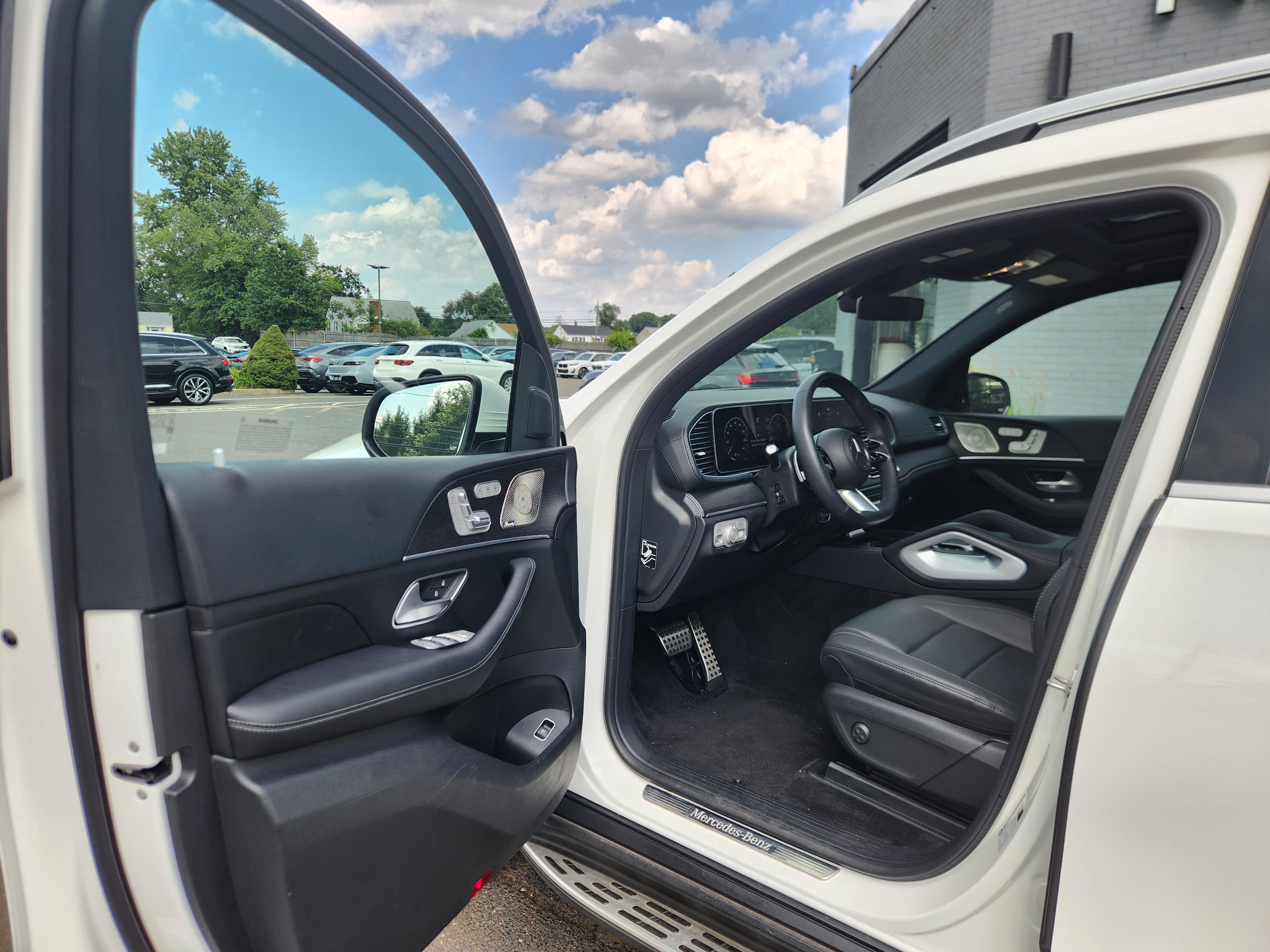 Used 2024 Mercedes-Benz GLS 450 4MATIC w/ AMG Line Exterior image 20