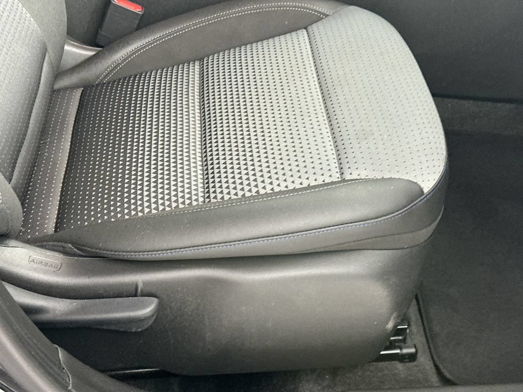 Used 2025 Chevrolet Trax LT w/ LT Convenience Package FWD image 23