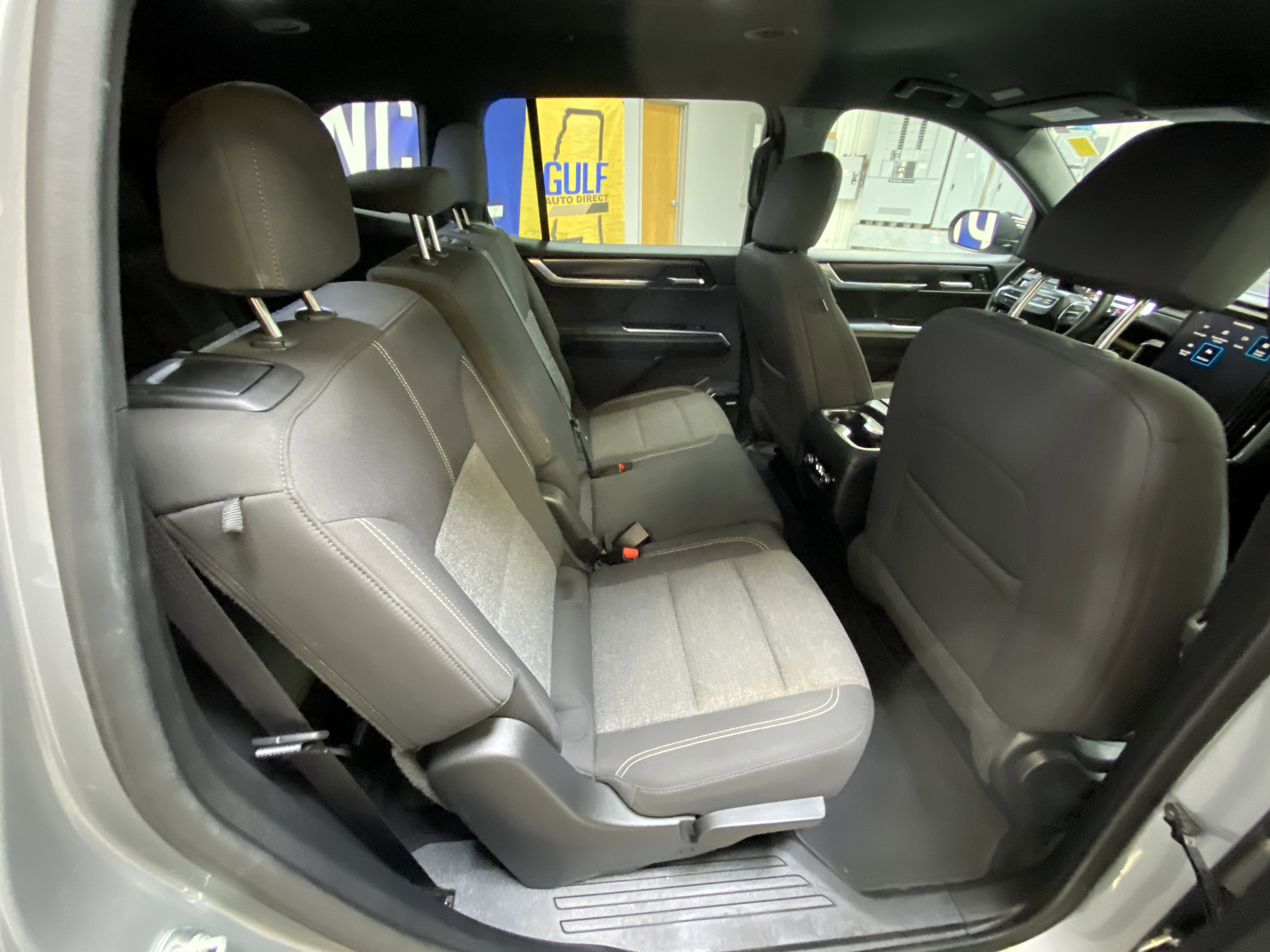 Used 2025 GMC Acadia Elevation image 29