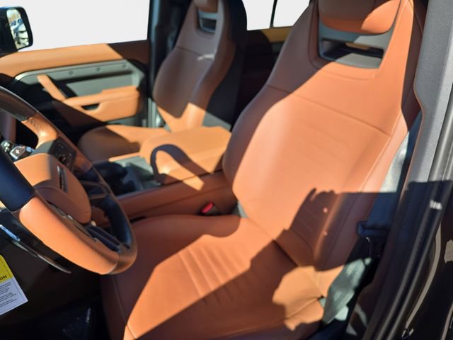 Used 2025 Land Rover Defender 110 image 17