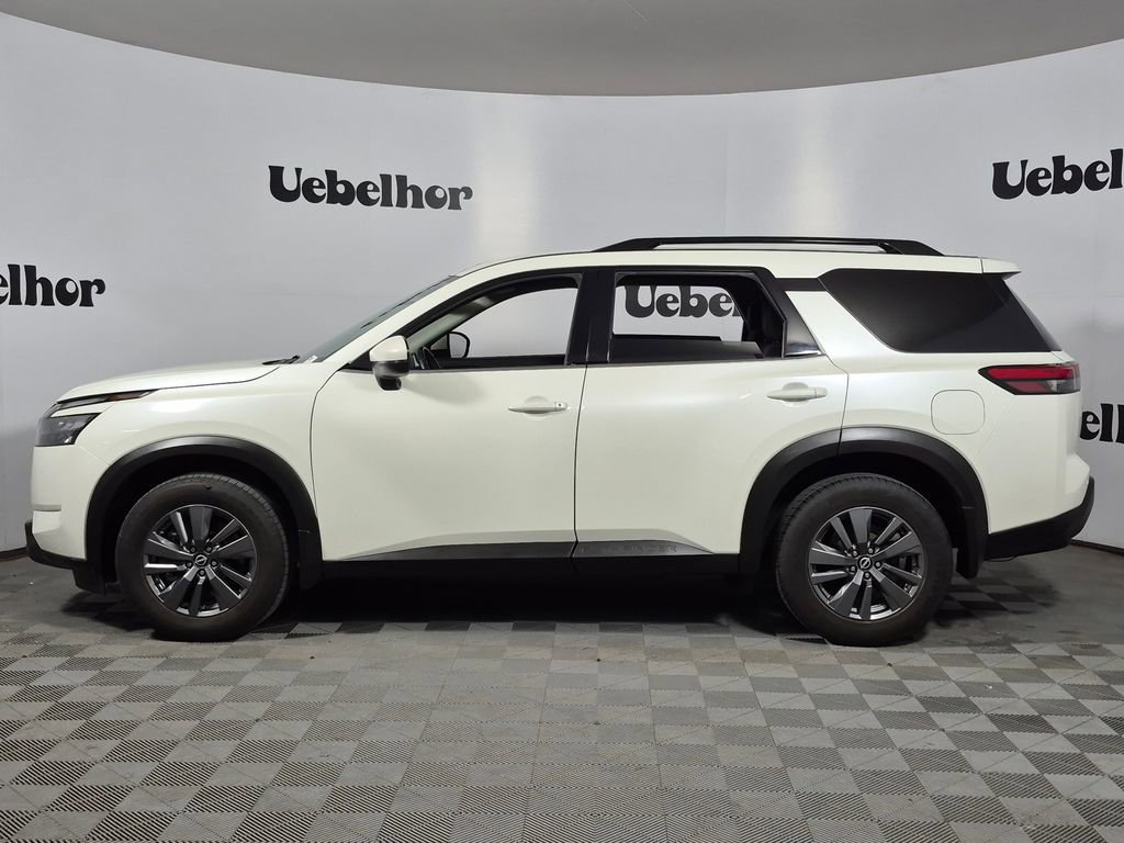 Used 2024 Nissan Pathfinder SV w/ Black Appearance Package AWD/4WD image 4