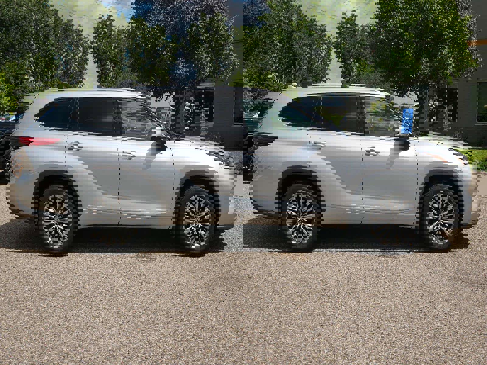 Used 2020 Toyota Highlander Platinum image 8