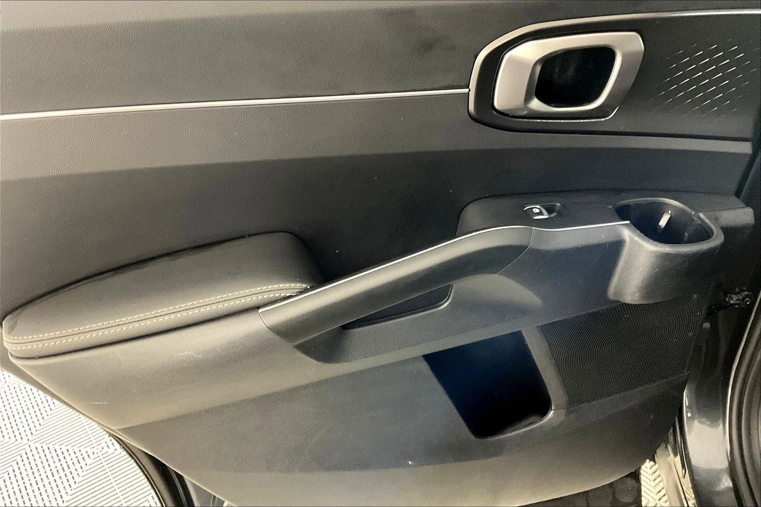 Certified 2023 Kia Sorento S w/ Panoramic Sunroof Package image 38
