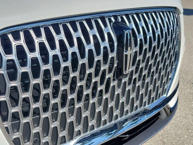 Certified 2023 Lincoln Corsair FWD w/ Equipment Group 101A image 7