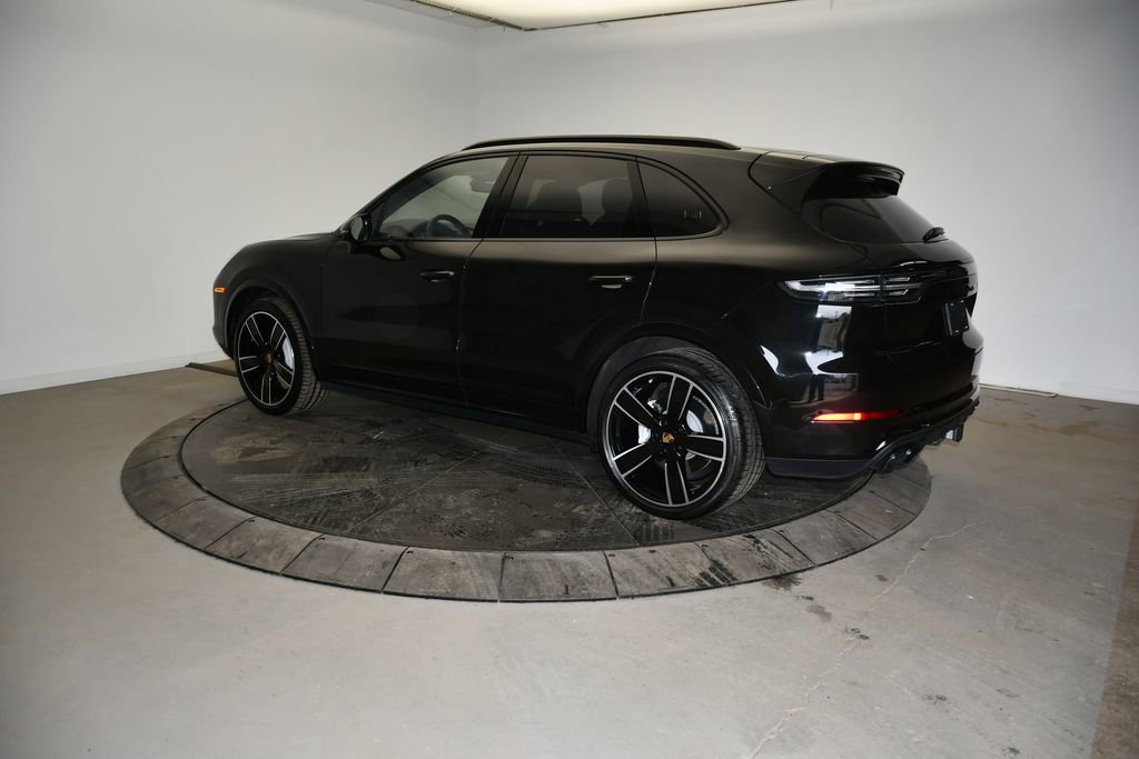 Certified 2023 Porsche Cayenne Turbo AWD/4WD image 3