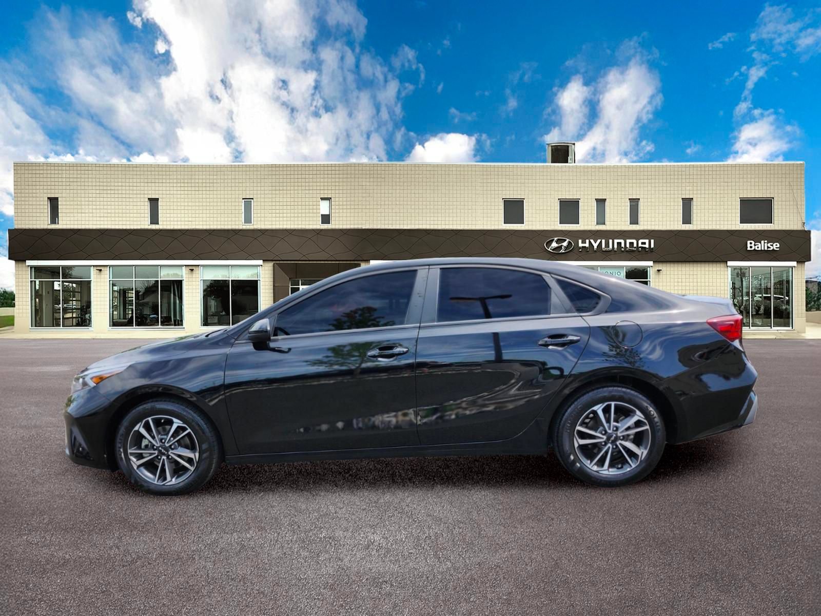 Used 2024 Kia Forte LXS FWD image 5