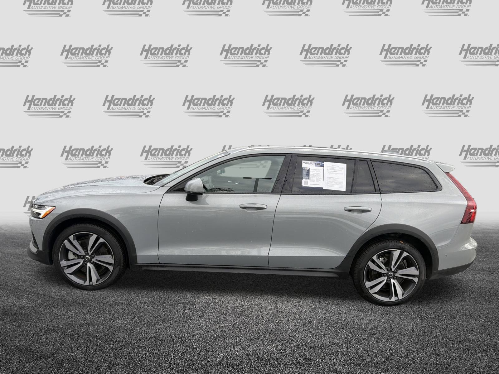 Certified 2025 Volvo V60 B5 Cross Country Plus image 7