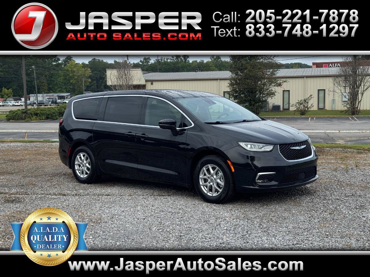 Used 2023 Chrysler Pacifica Touring