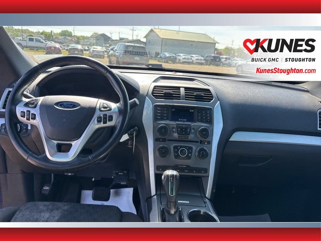 Used 2015 Ford Explorer XLT AWD/4WD image 45