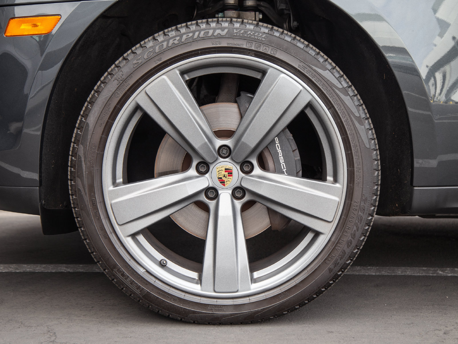 Certified 2024 Porsche Macan AWD/4WD image 12