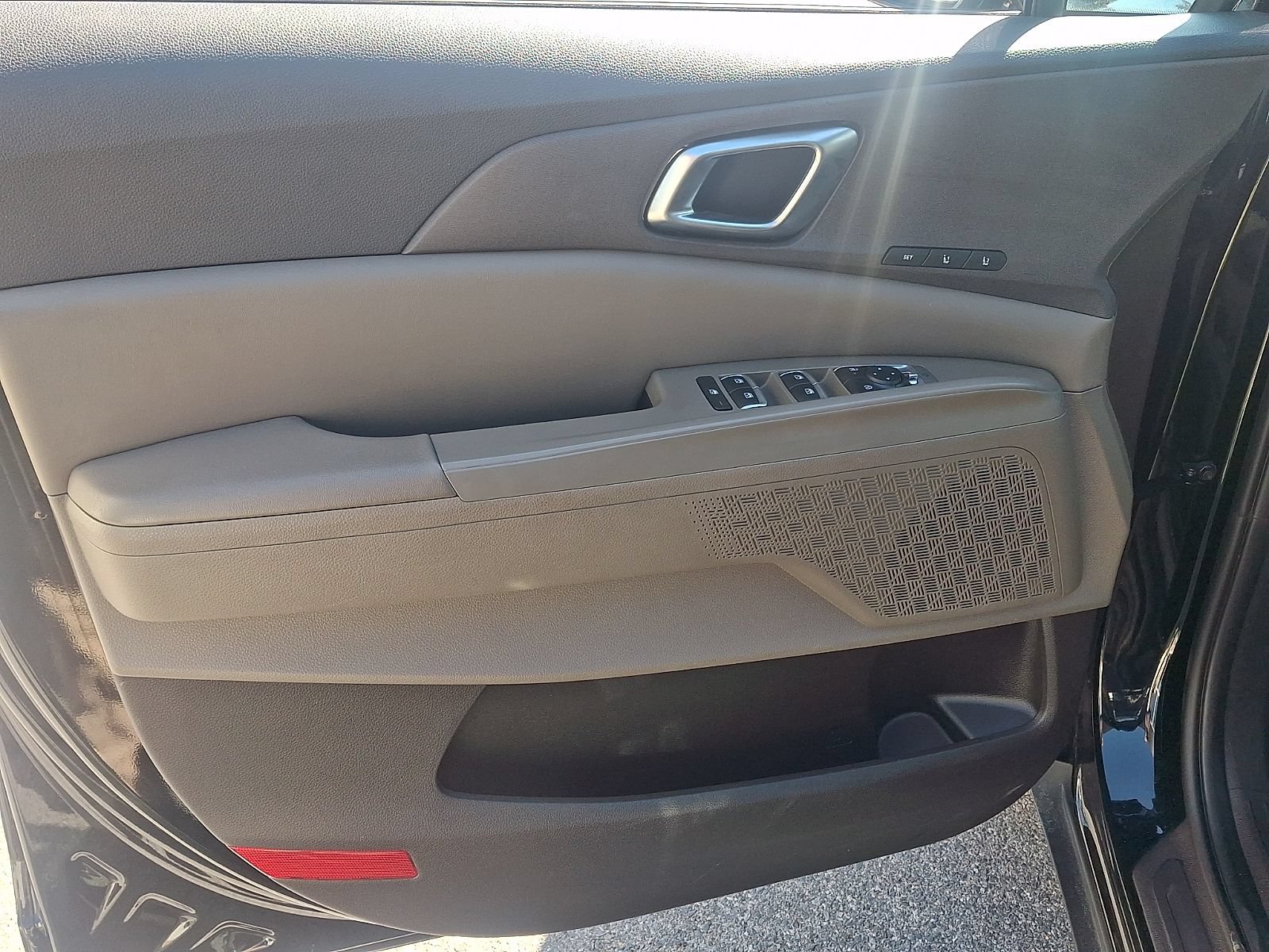 Certified 2025 Kia Carnival EX FWD image 12