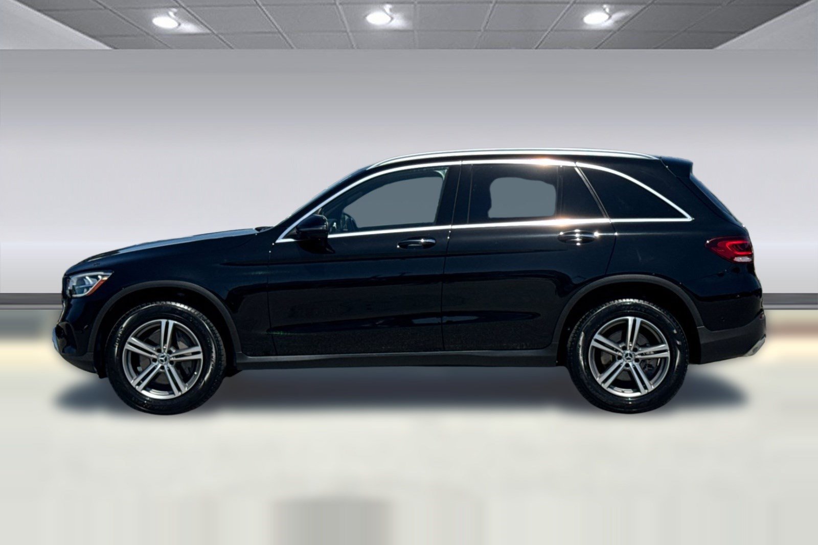 Used 2020 Mercedes-Benz GLC 300 4MATIC image 2