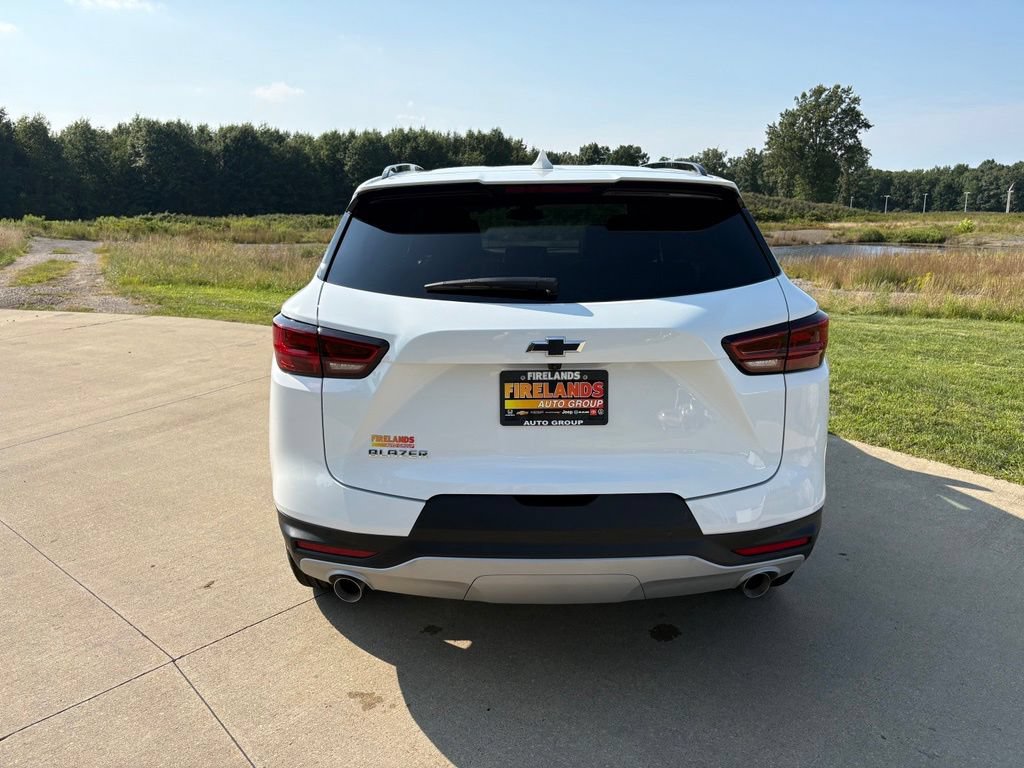 New 2026 Chevrolet Blazer LT w/ LPO, Arctic Package FWD image 8