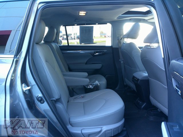 Used 2023 Toyota Highlander Limited image 36