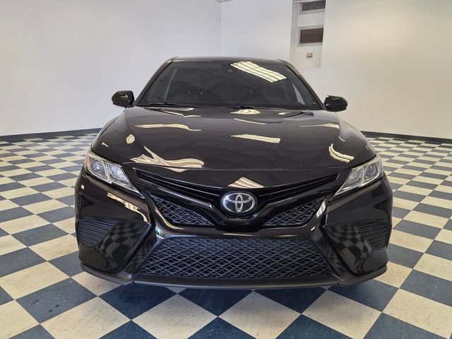 Used 2020 Toyota Camry SE FWD image 2
