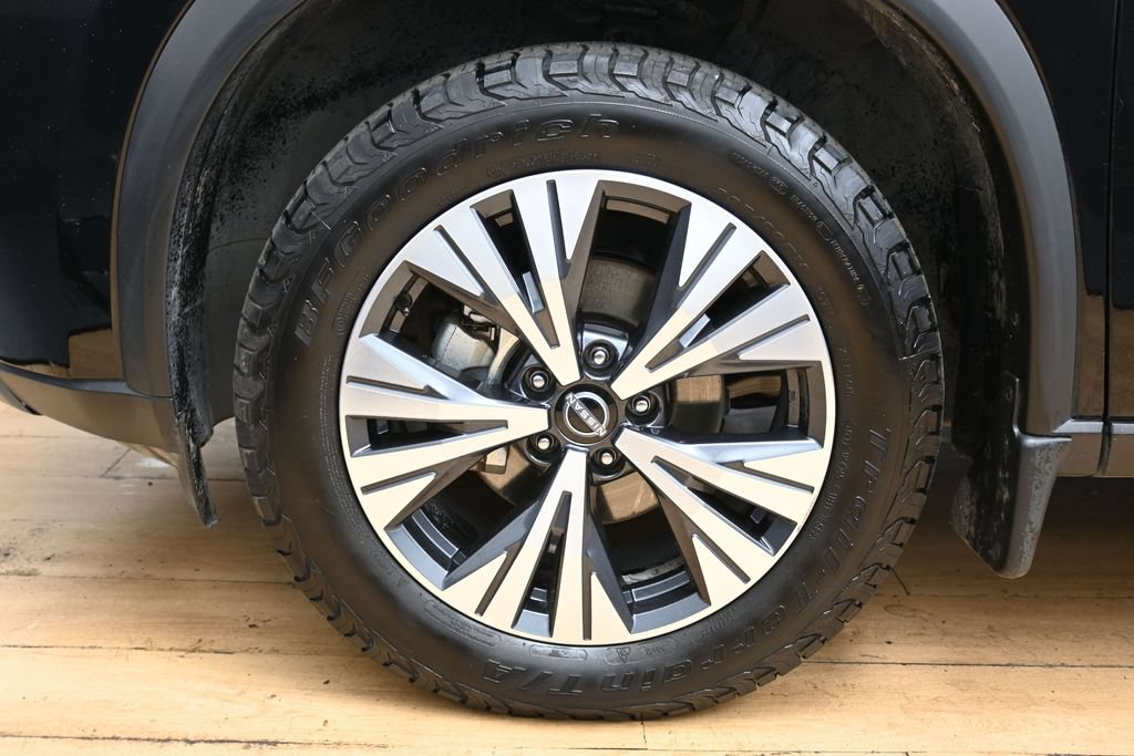 Used 2023 Nissan Rogue SV FWD image 11