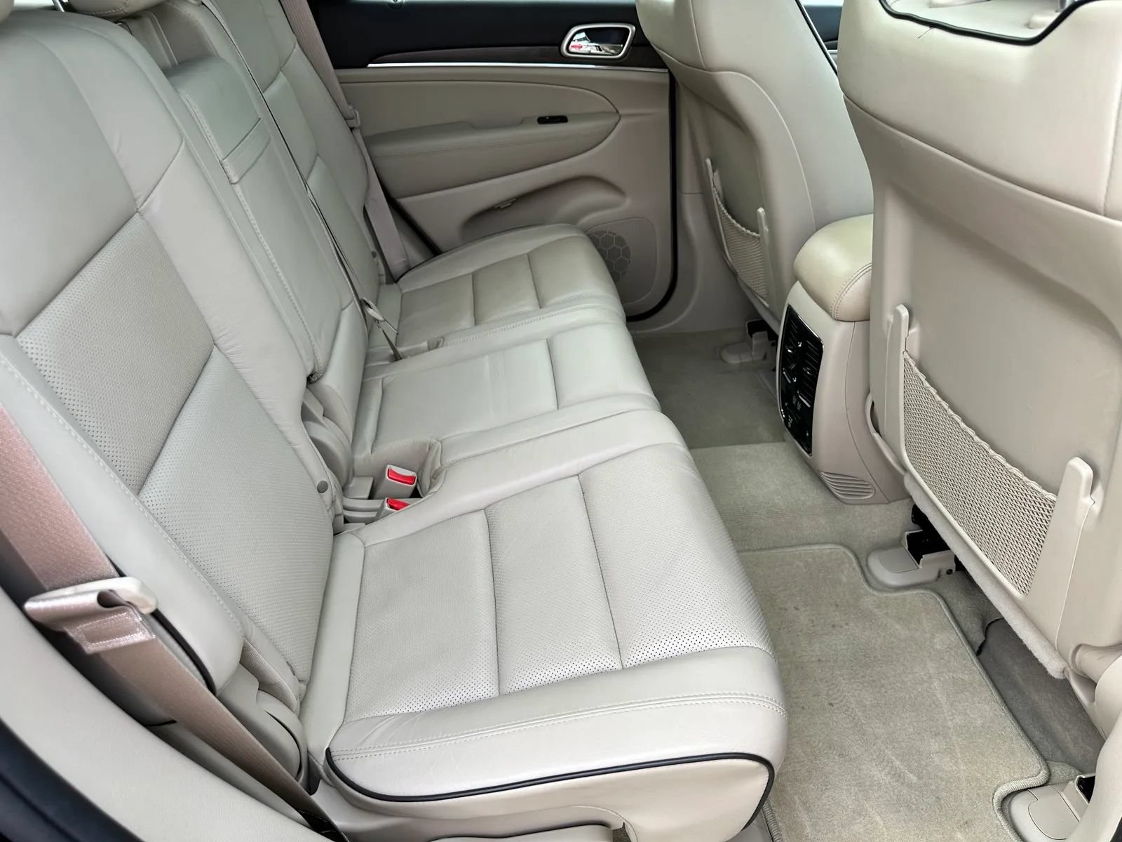 Used 2015 Jeep Grand Cherokee Overland AWD/4WD image 19