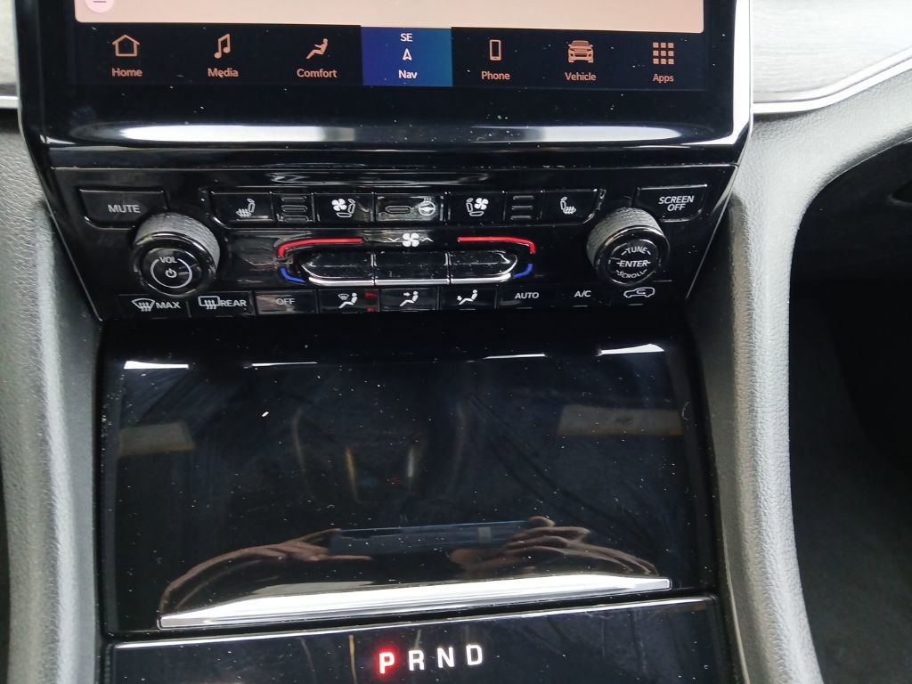 Used 2024 Jeep Grand Cherokee L Limited w/ Luxury Tech Group II image 21