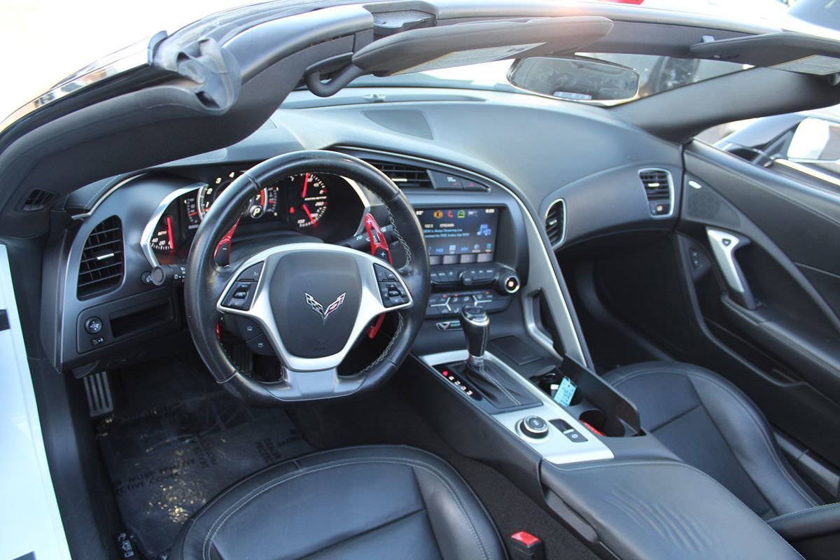 Used 2018 Chevrolet Corvette Stingray Coupe w/ 1LT RWD image 27