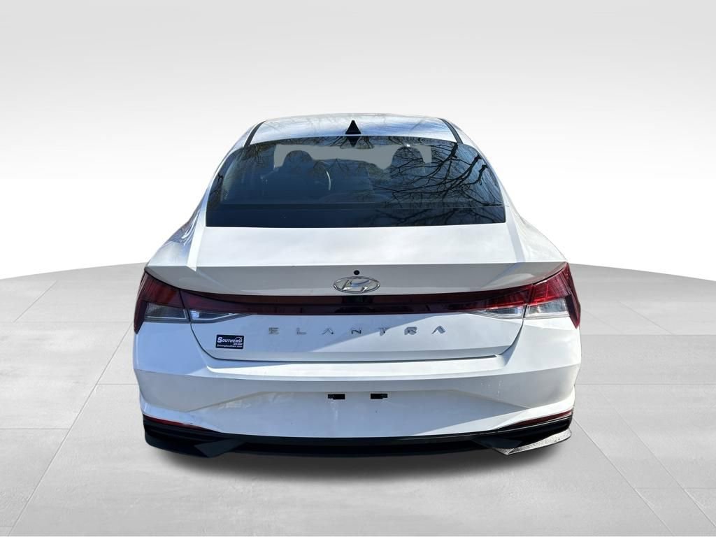Used 2023 Hyundai Elantra SEL FWD image 4
