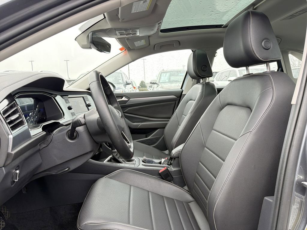 Used 2023 Volkswagen Jetta SE w/ Panoramic Sunroof Package image 11