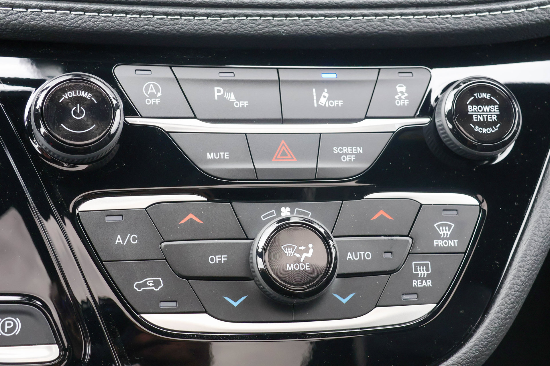 New 2027 Chrysler Pacifica Limited AWD/4WD image 22