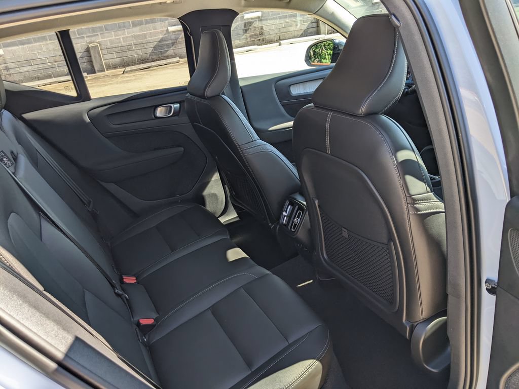 Certified 2024 Volvo XC40 B5 Plus w/ Protection Package Premier AWD/4WD image 24