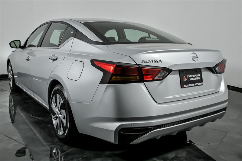 Used 2024 Nissan Altima 2.5 S FWD image 8