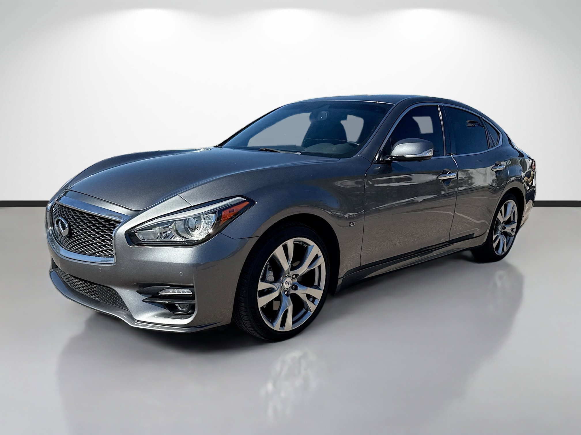Used 2019 INFINITI Q70 Luxe w/ Sport Package image 7