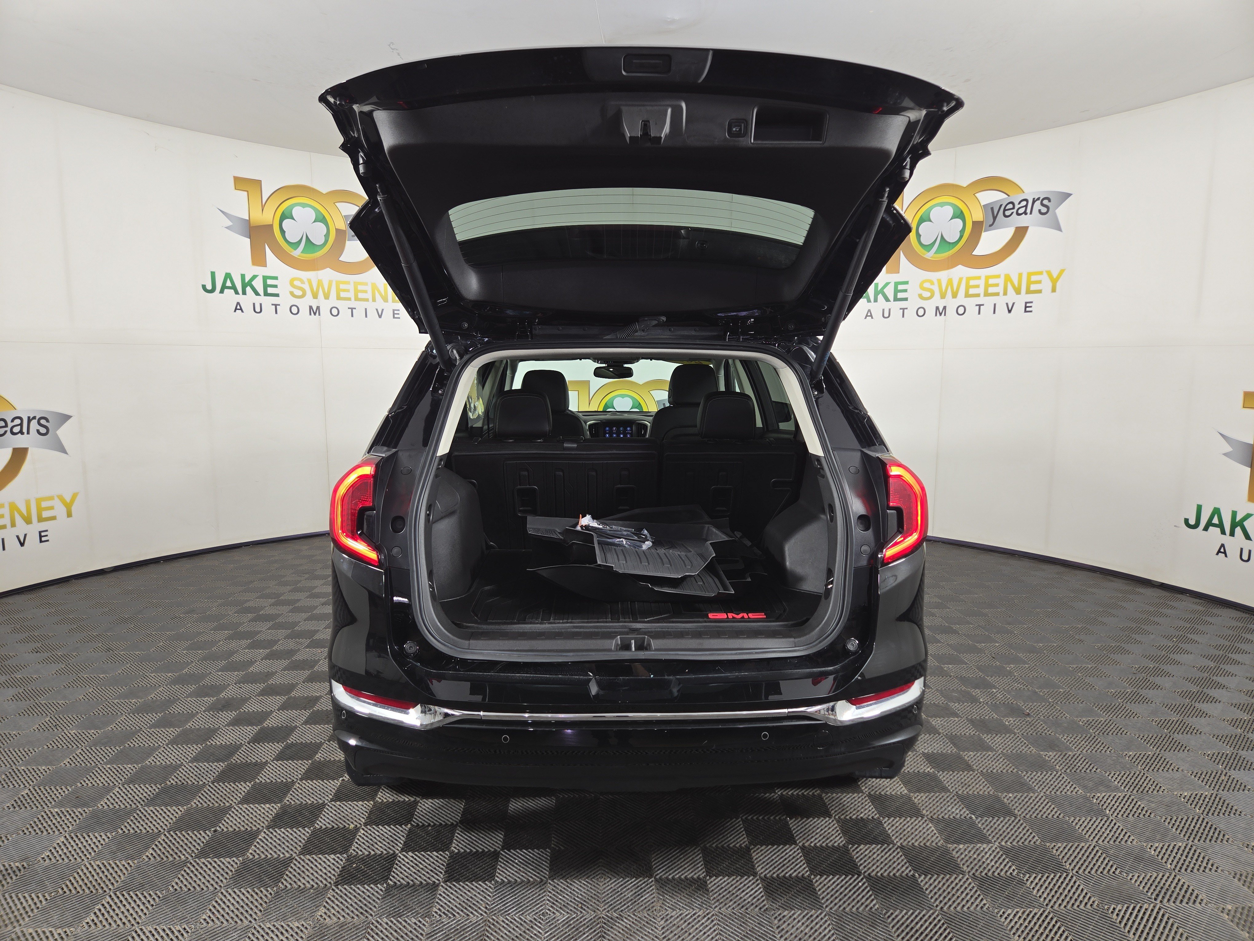 Certified 2024 GMC Terrain Denali w/ Black Diamond Edition AWD/4WD image 34