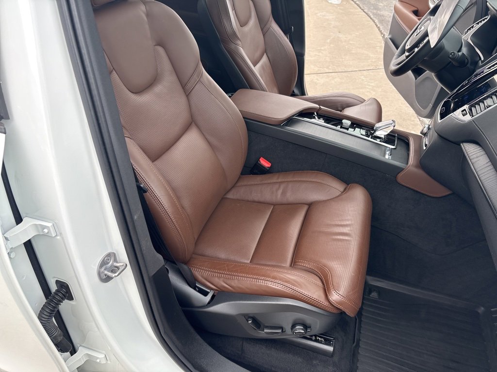 Certified 2024 Volvo XC90 T8 Ultimate w/ Protection Package Premier image 44