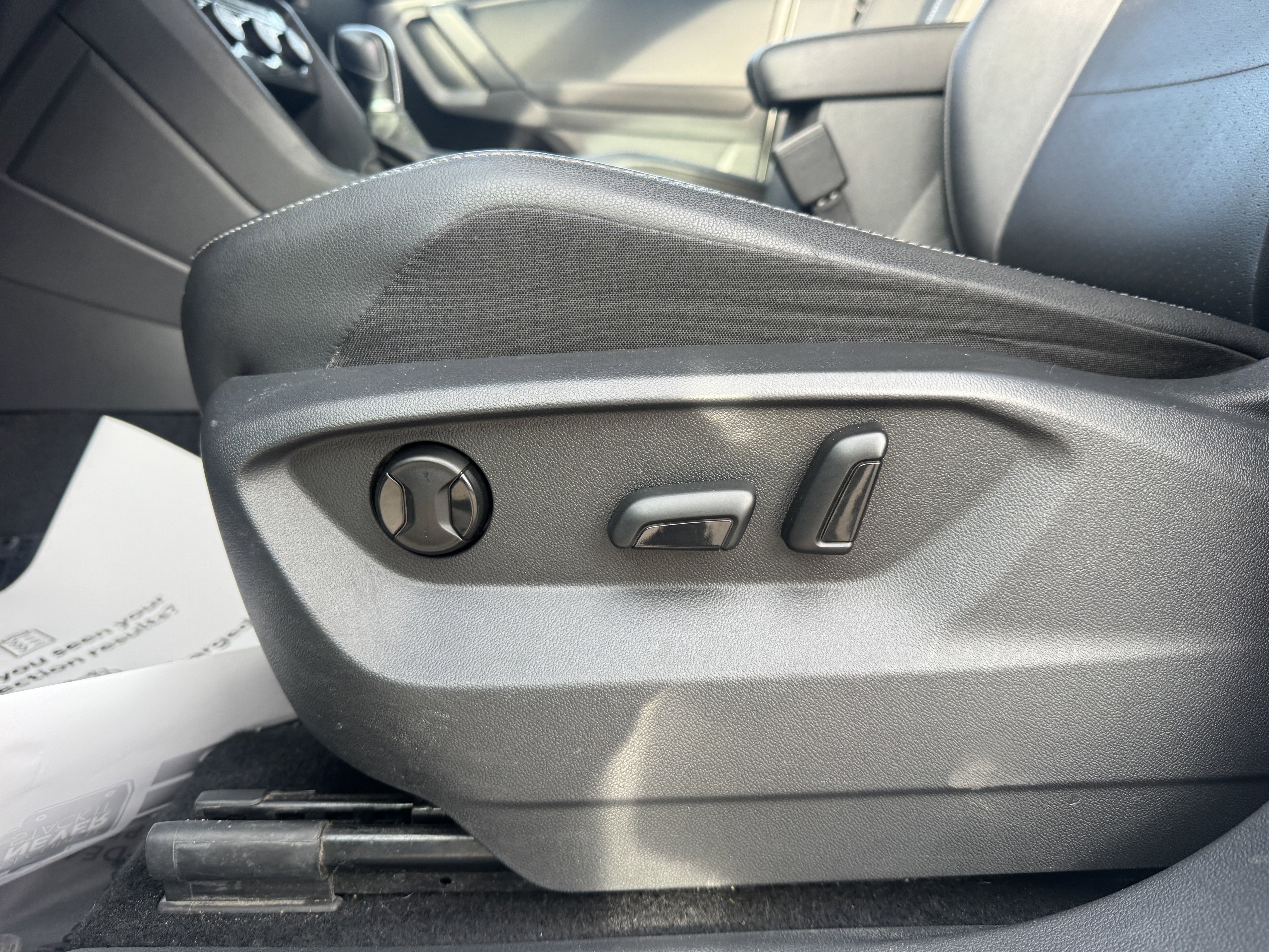 Used 2019 Volkswagen Tiguan SEL image 12