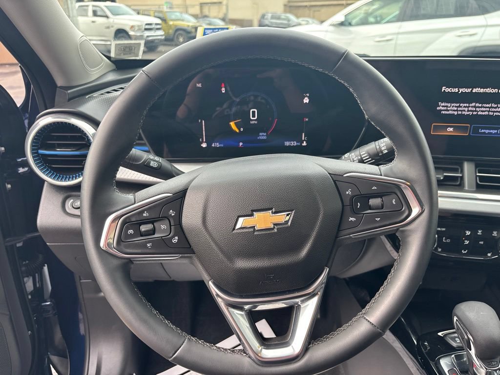 Used 2024 Chevrolet Trax LT w/ Sunroof Package FWD image 21