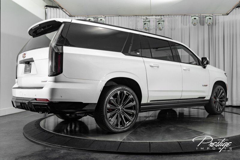 Used 2025 Cadillac Escalade ESV V image 15