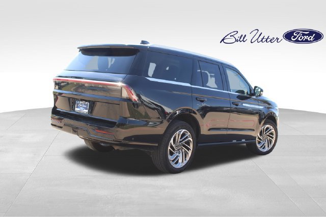 Used 2025 Lincoln Navigator Reserve AWD/4WD image 5