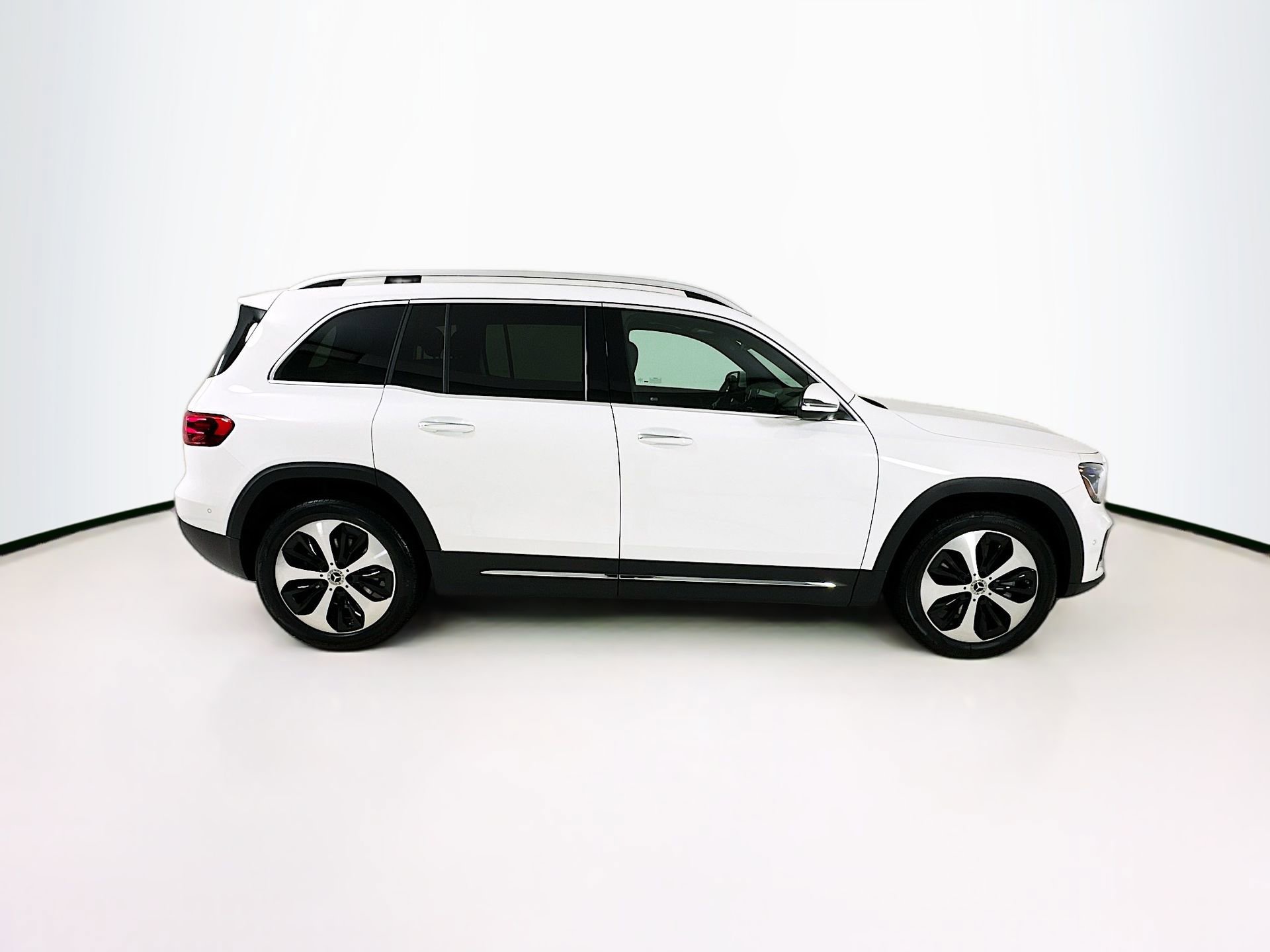 New 2026 Mercedes-Benz GLB 250 image 9
