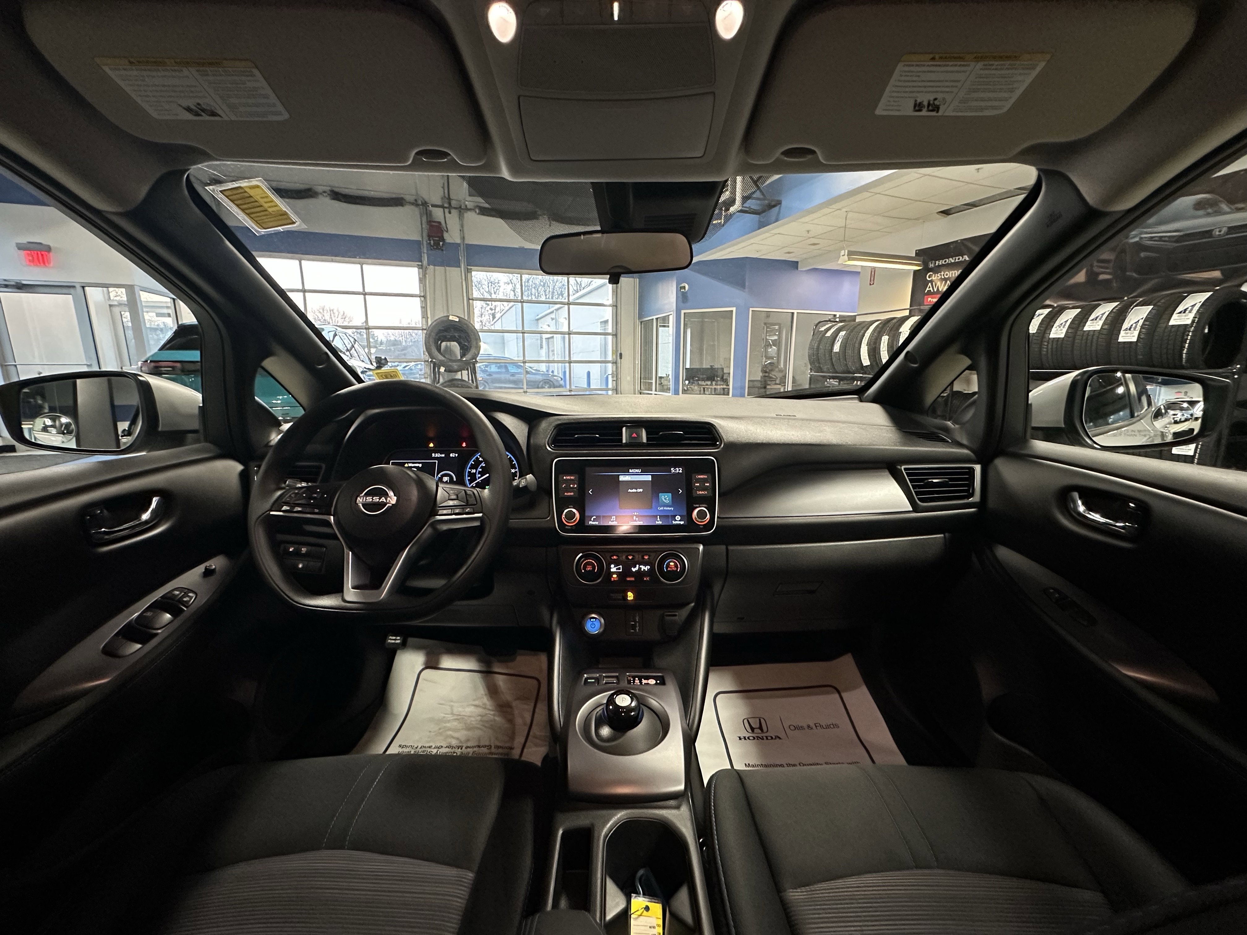 Used 2025 Nissan Leaf S image 17