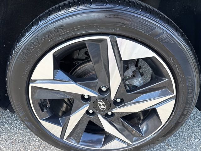 Used 2023 Hyundai Elantra SEL w/ Convenience Package image 9