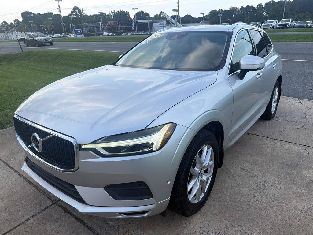 Used 2018 Volvo XC60 T5 Momentum w/ Vision Package AWD/4WD image 4