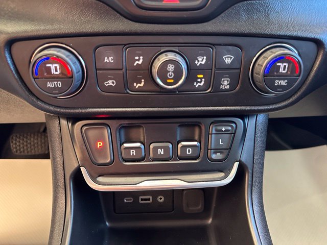 Used 2018 GMC Terrain SLE w/ Driver Convenience Package AWD/4WD image 19