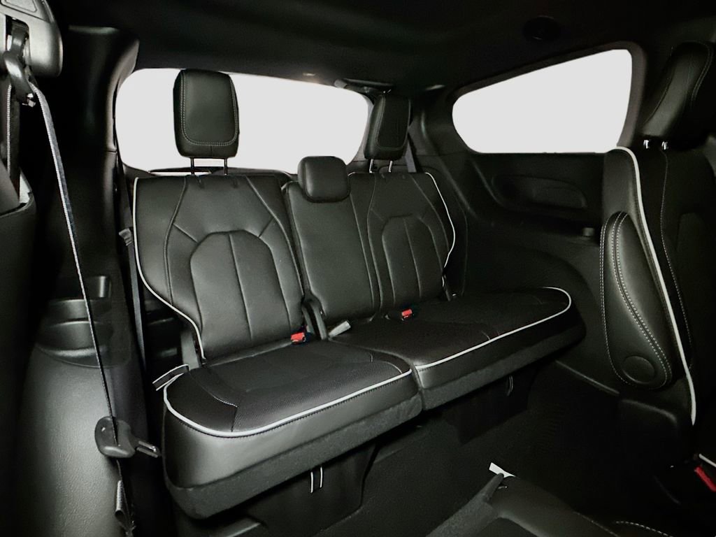 New 2026 Chrysler Pacifica Limited w/ S Appearance Package image 32