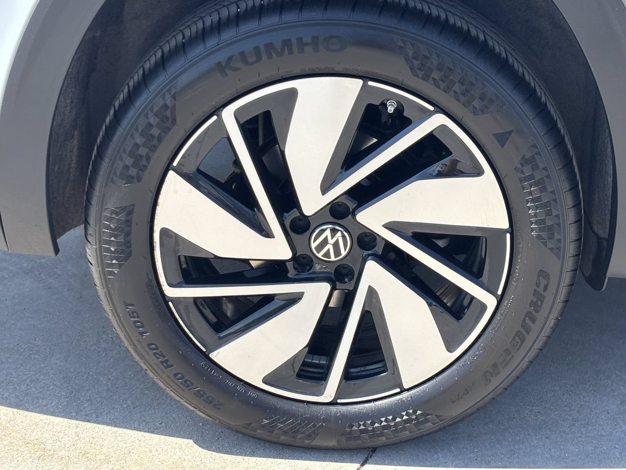 Used 2025 Volkswagen Atlas SE FWD image 7