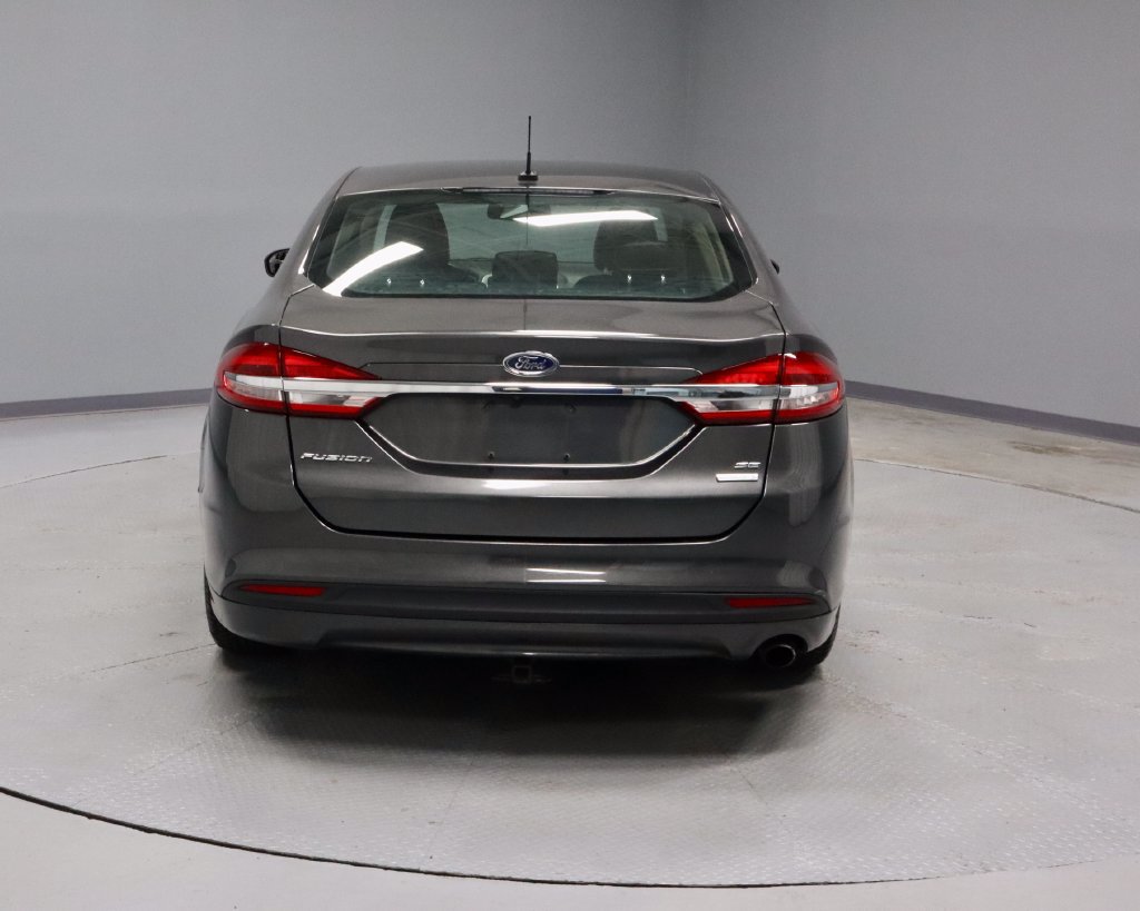 Used 2018 Ford Fusion SE FWD image 11