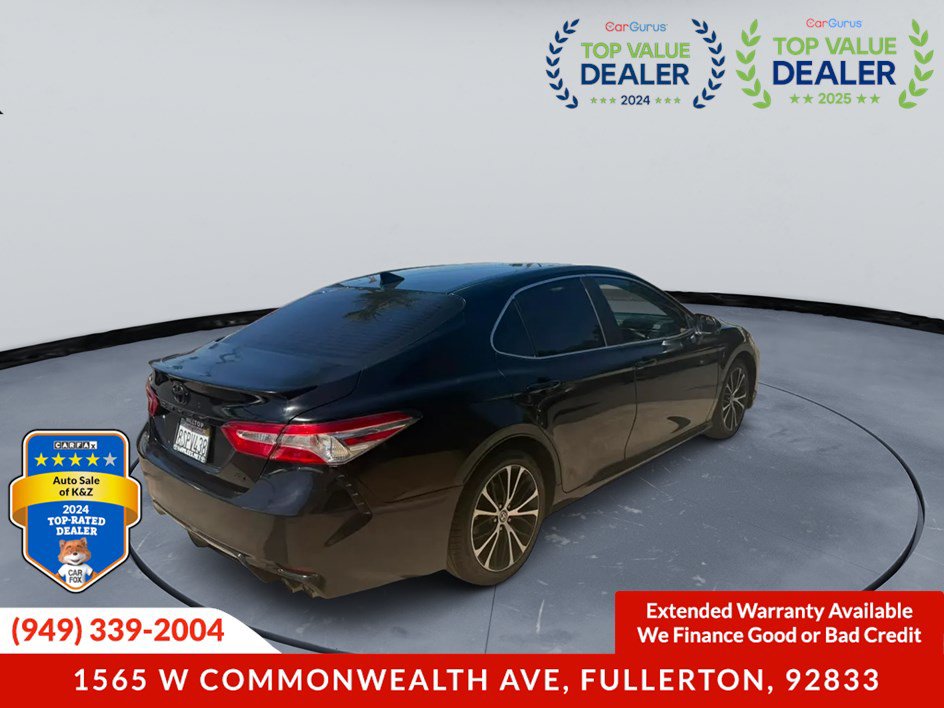 Used 2020 Toyota Camry SE FWD image 2
