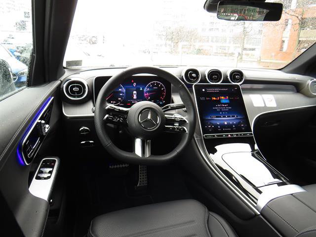 Used 2025 Mercedes-Benz GLC 300 4MATIC image 3