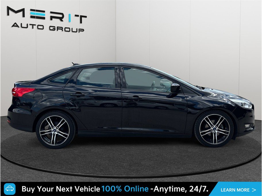 Used 2018 Ford Focus SE w/ SE Appearance Package FWD image 10