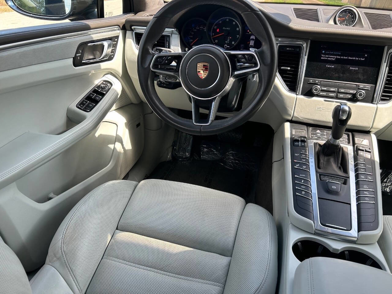Used 2017 Porsche Macan Turbo image 20