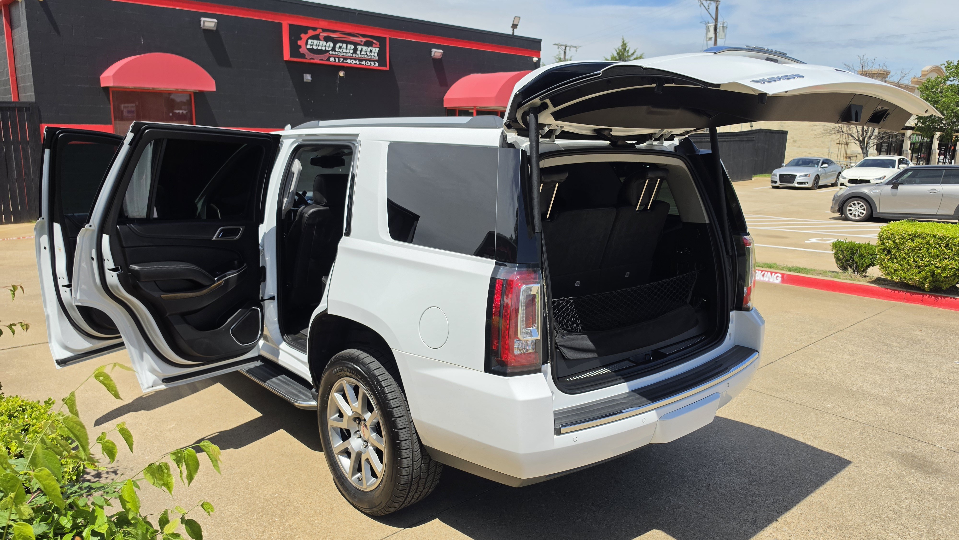 Used 2018 GMC Yukon Denali RWD image 18